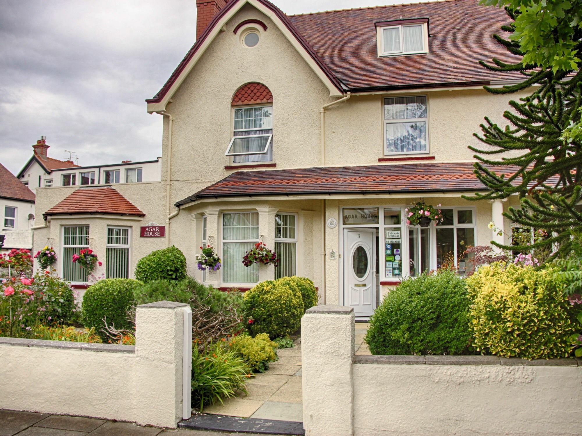 Agar House 4*
